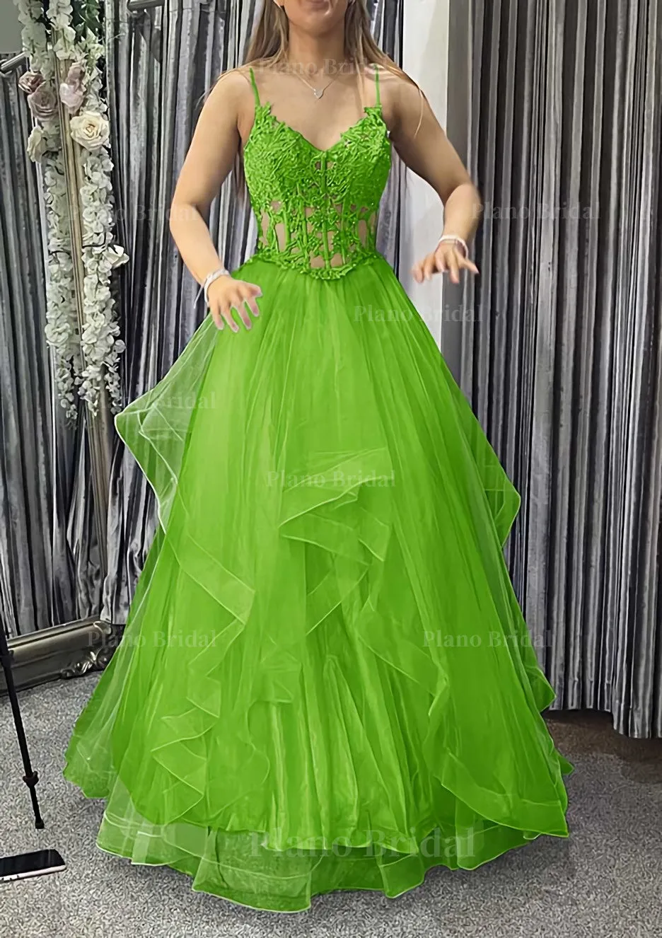 A-line V Neck Sleeveless Long/Floor-Length Tulle Charmeuse Prom Dress With Appliqued Lace