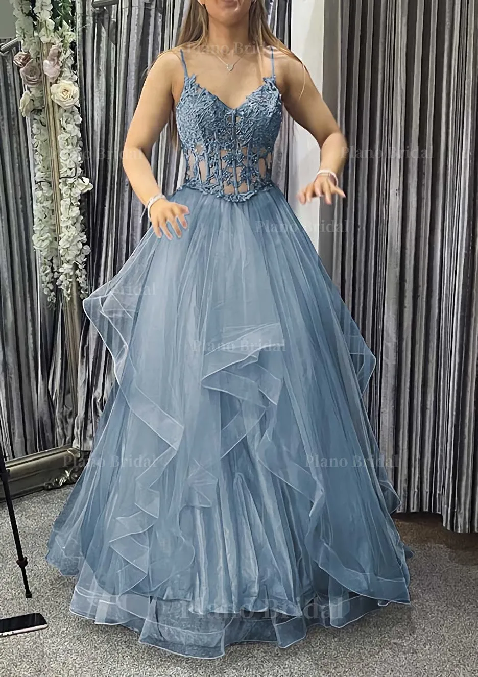 A-line V Neck Sleeveless Long/Floor-Length Tulle Charmeuse Prom Dress With Appliqued Lace