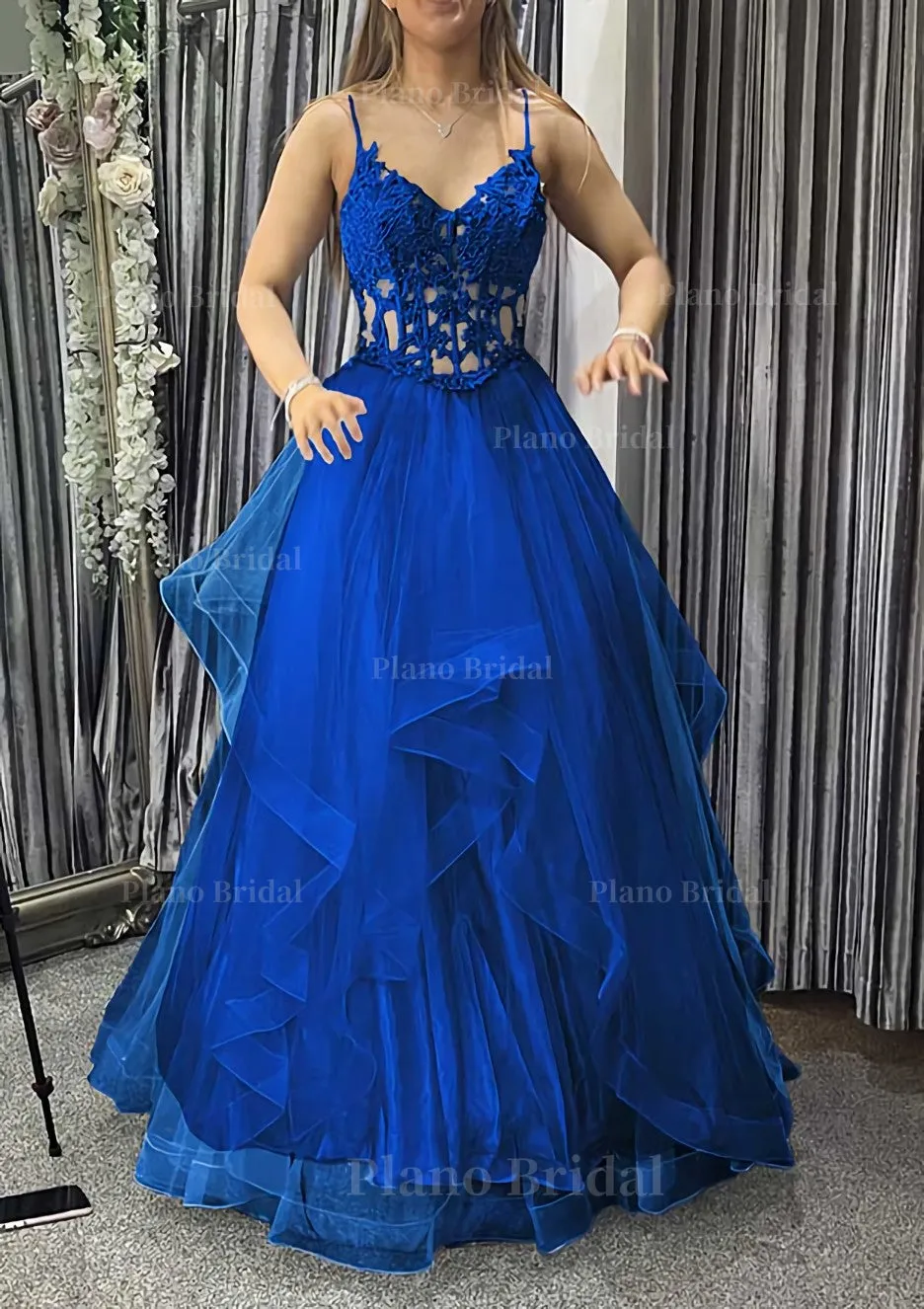 A-line V Neck Sleeveless Long/Floor-Length Tulle Charmeuse Prom Dress With Appliqued Lace