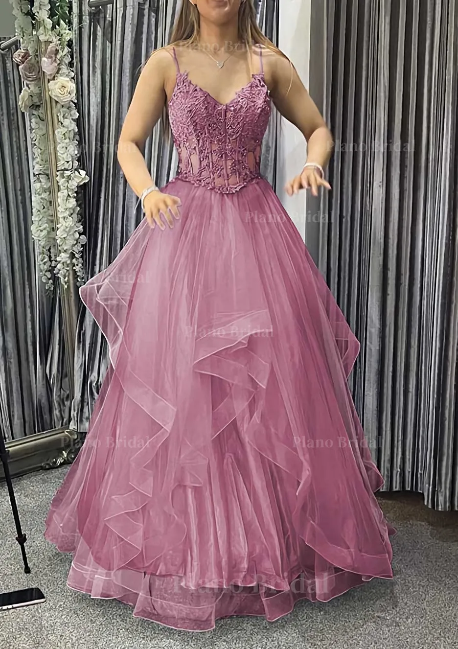 A-line V Neck Sleeveless Long/Floor-Length Tulle Charmeuse Prom Dress With Appliqued Lace