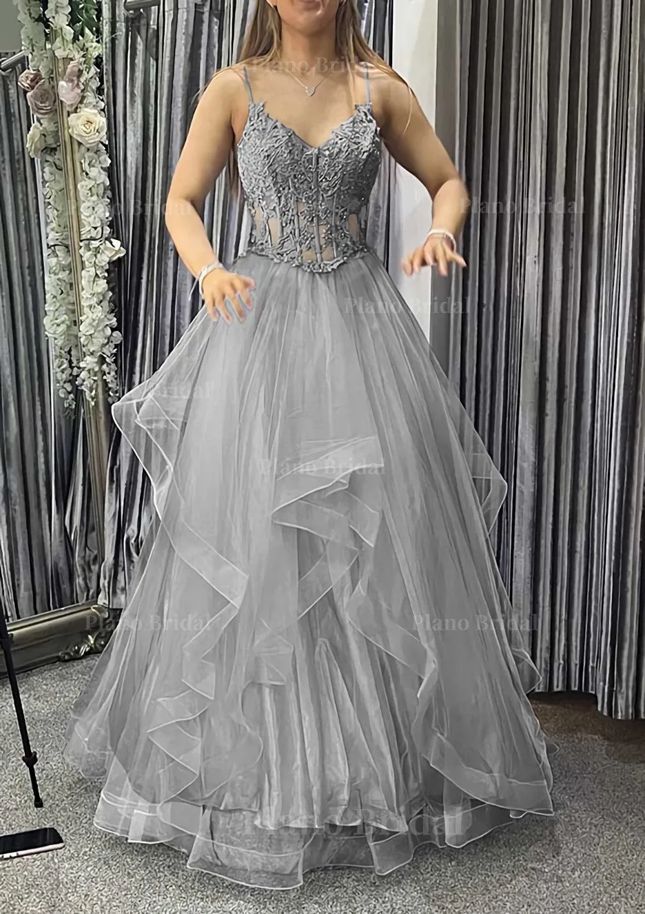 A-line V Neck Sleeveless Long/Floor-Length Tulle Charmeuse Prom Dress With Appliqued Lace