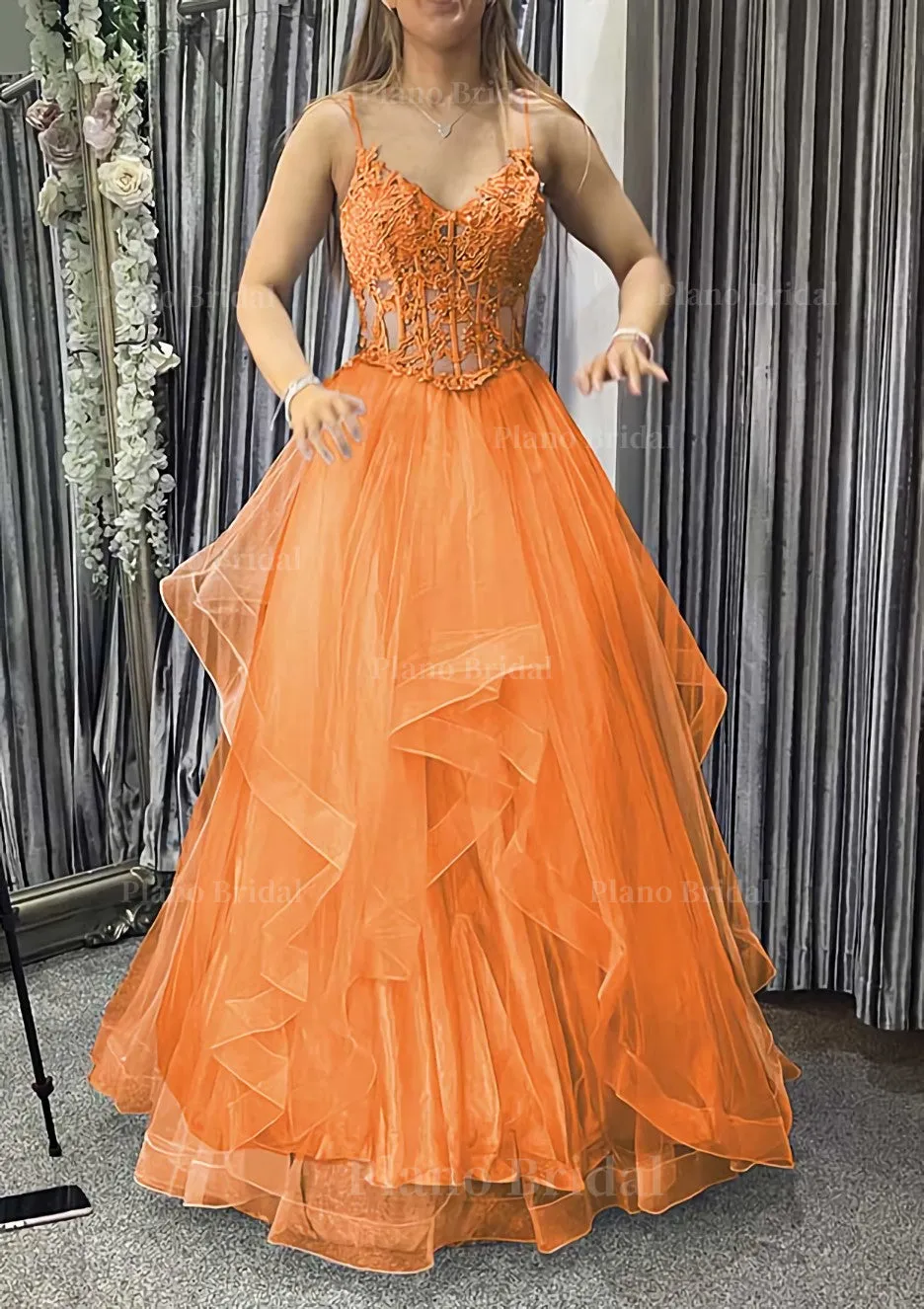 A-line V Neck Sleeveless Long/Floor-Length Tulle Charmeuse Prom Dress With Appliqued Lace