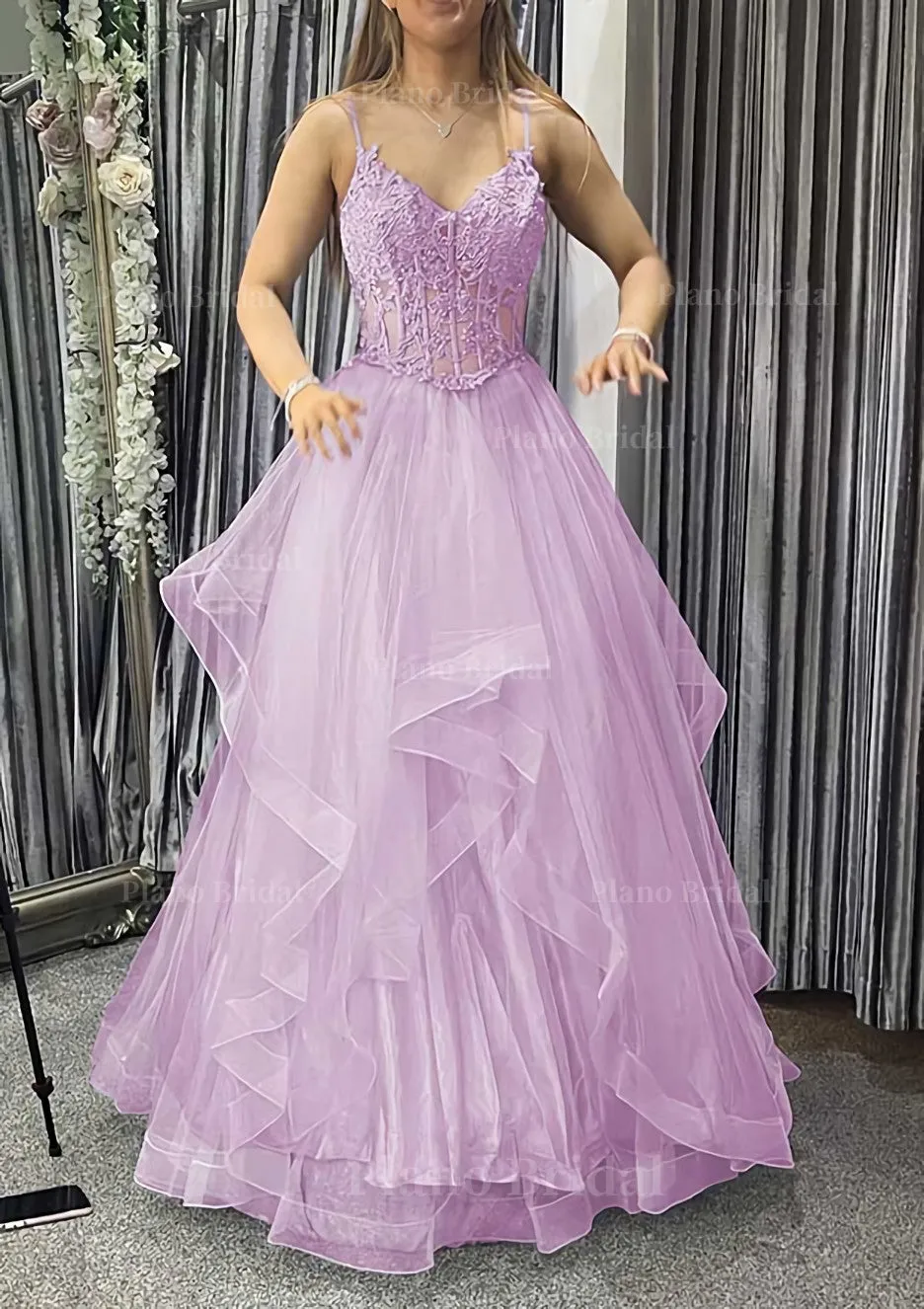 A-line V Neck Sleeveless Long/Floor-Length Tulle Charmeuse Prom Dress With Appliqued Lace