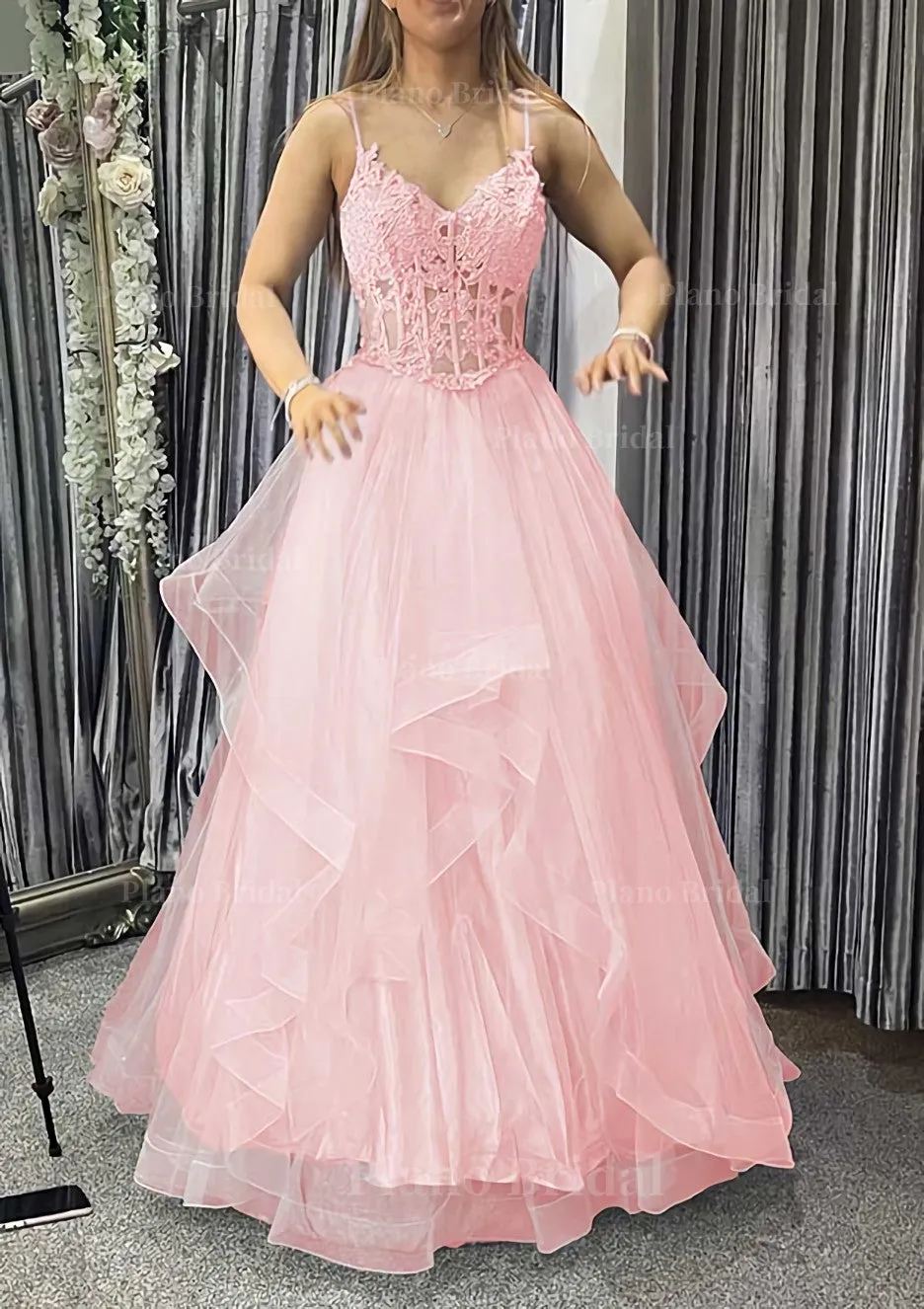 A-line V Neck Sleeveless Long/Floor-Length Tulle Charmeuse Prom Dress With Appliqued Lace