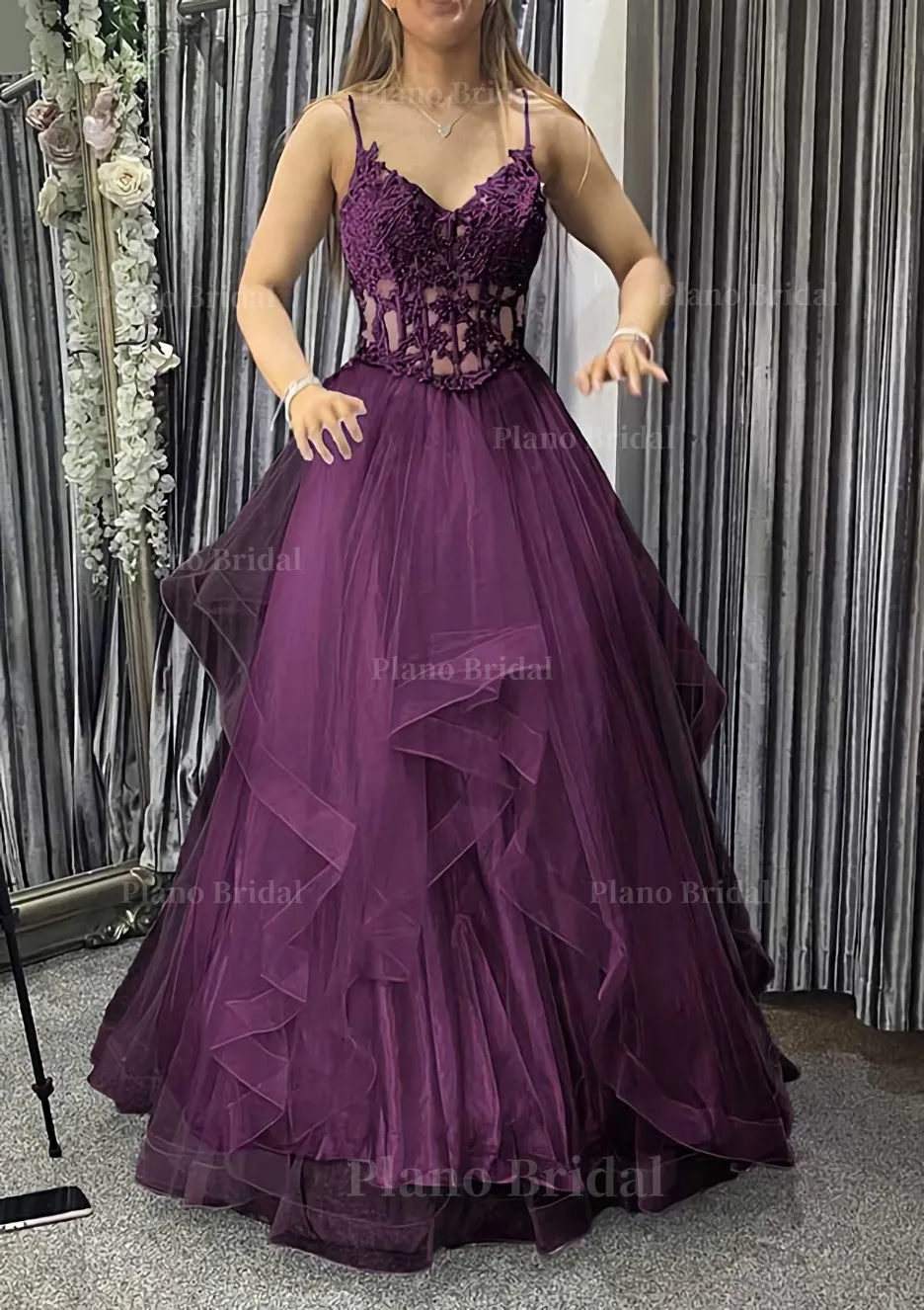 A-line V Neck Sleeveless Long/Floor-Length Tulle Charmeuse Prom Dress With Appliqued Lace