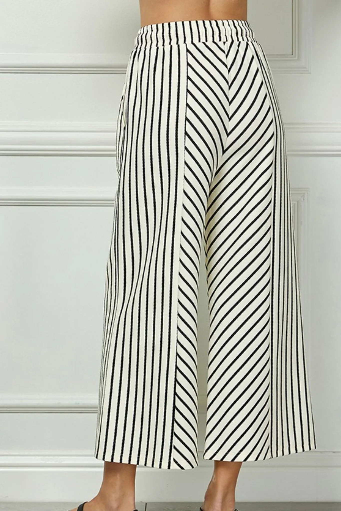 Linnie Wide leg pant in Black and White