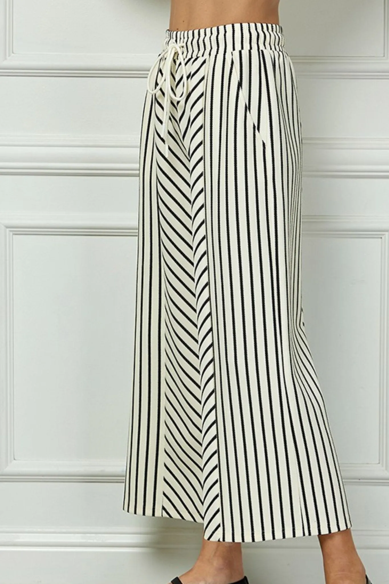 Linnie Wide leg pant in Black and White