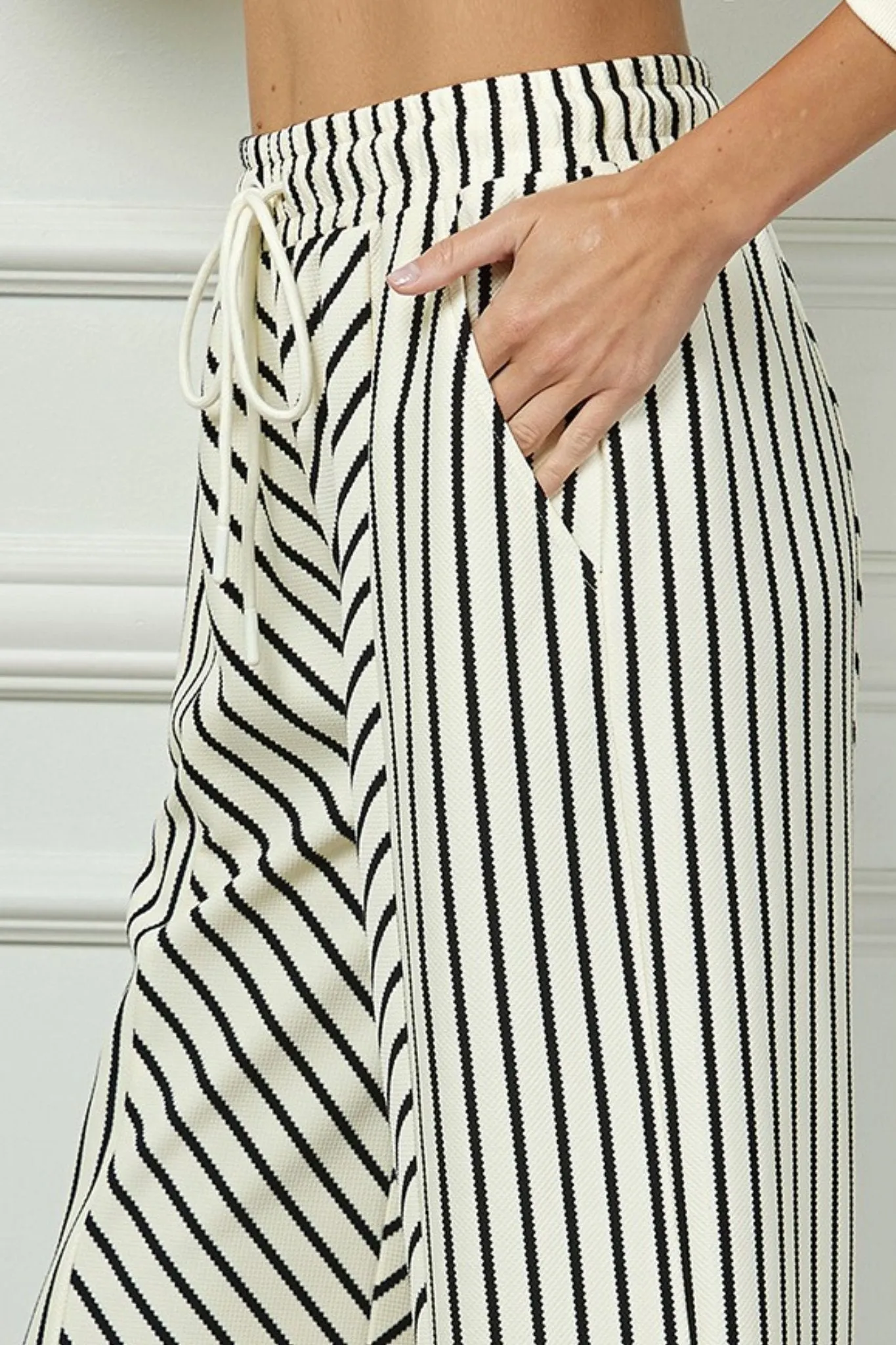 Linnie Wide leg pant in Black and White